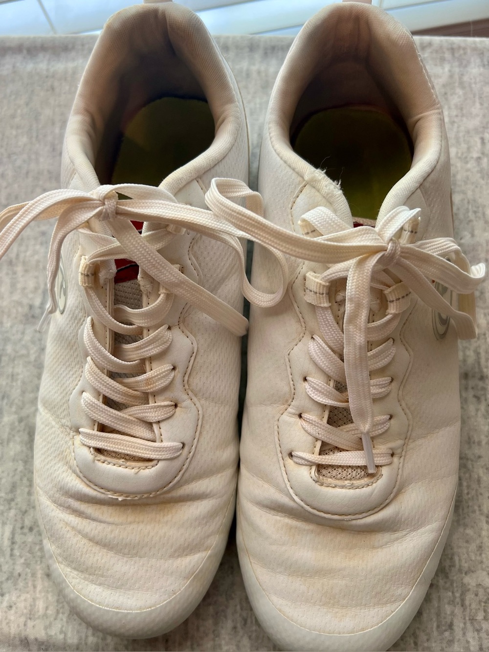 RAWLINGS TUFF TEK Cleats, Size 8.5, White - Low Top Lace-Up.  Great Condition.
